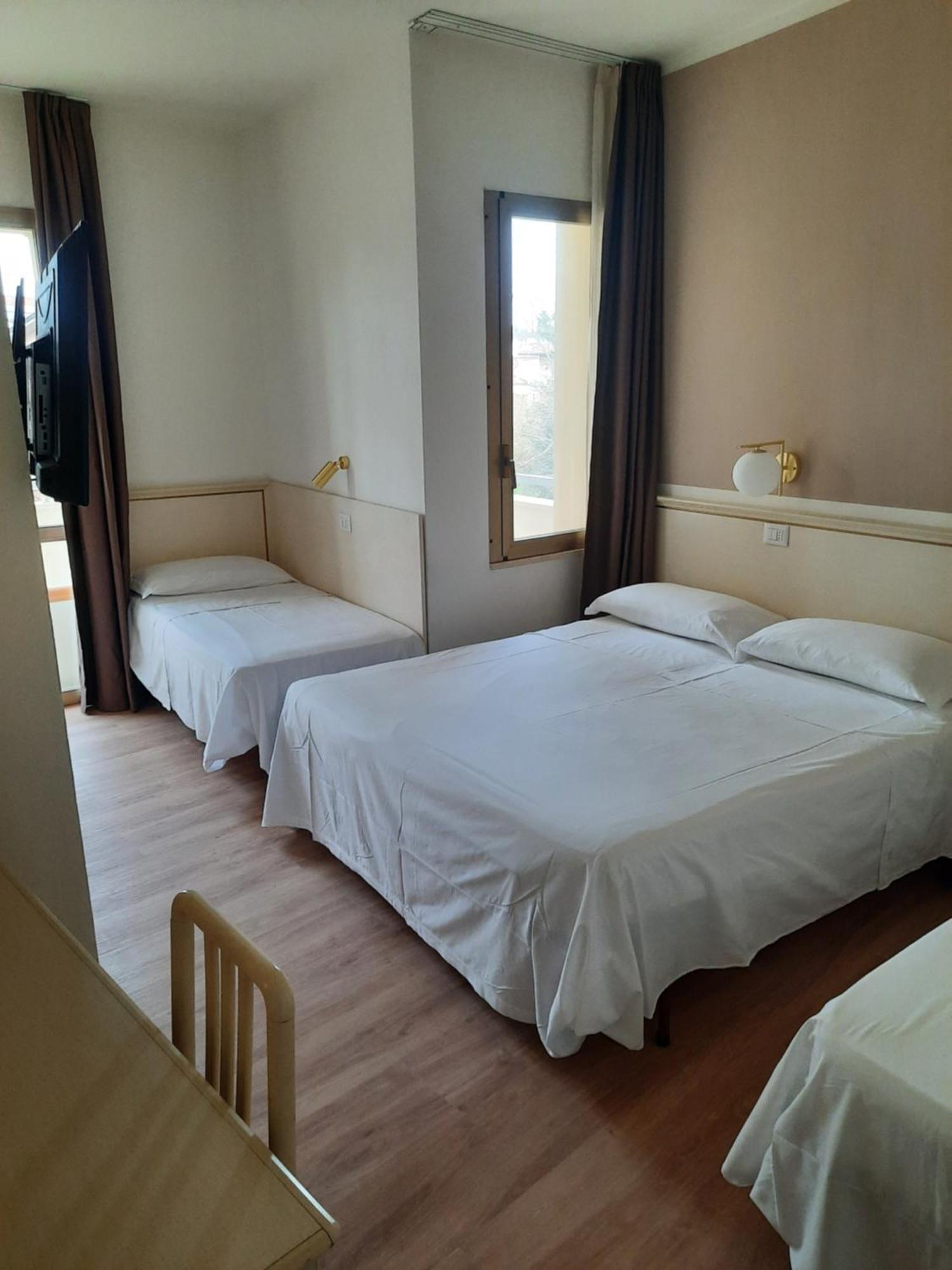 Hotel Schiller Червия Экстерьер фото