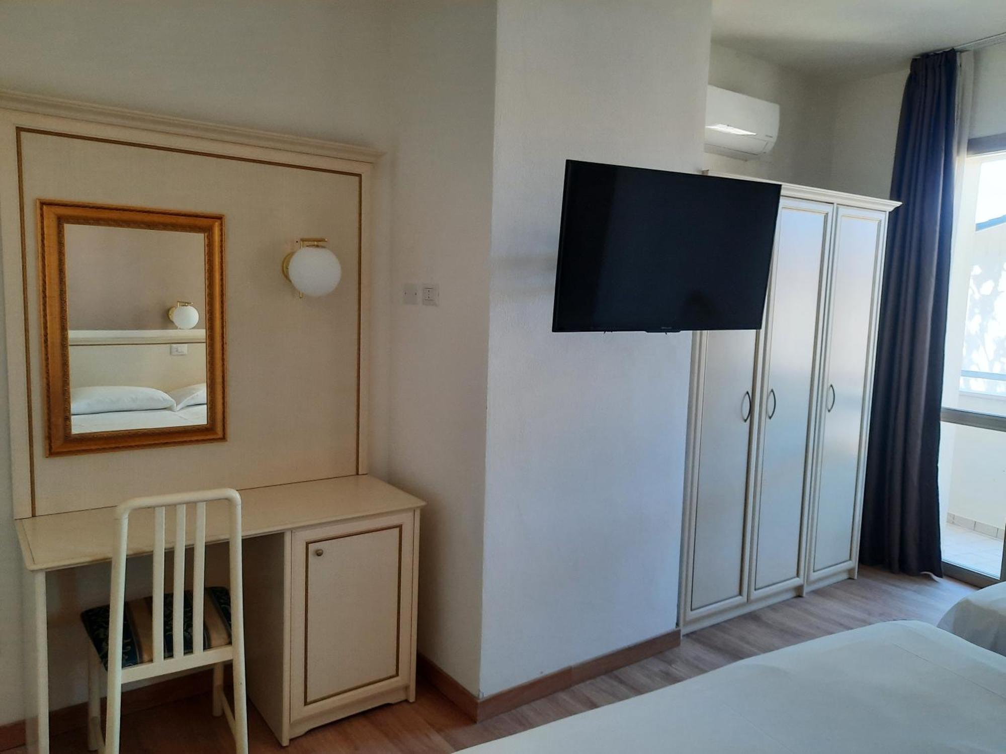 Hotel Schiller Червия Экстерьер фото