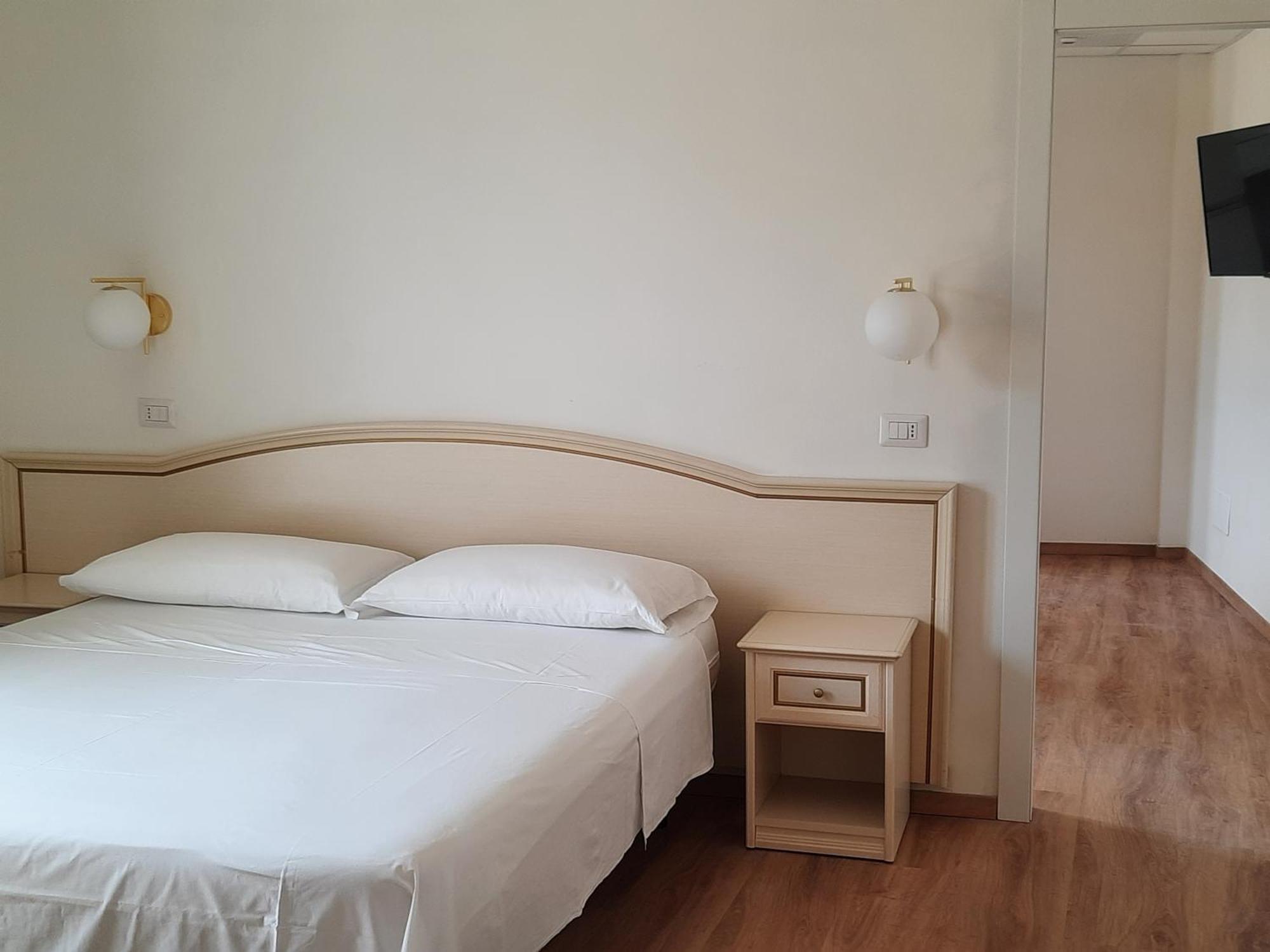 Hotel Schiller Червия Экстерьер фото