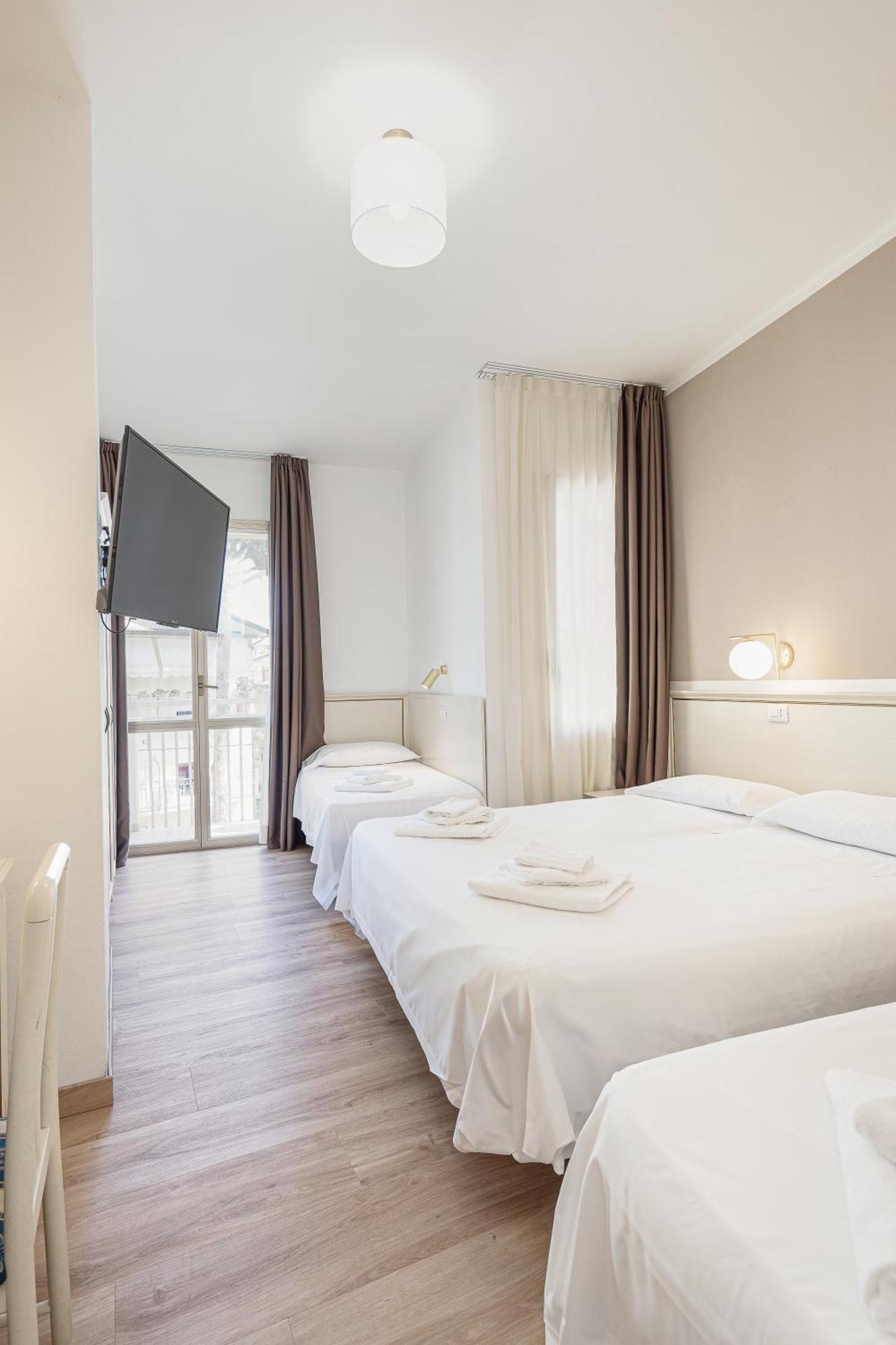 Hotel Schiller Червия Экстерьер фото